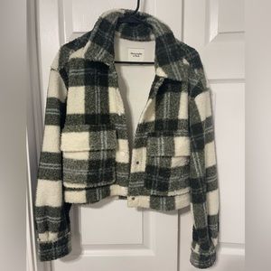 Abercrombie Cropped Sherpa Shirt Jacket (size: S)